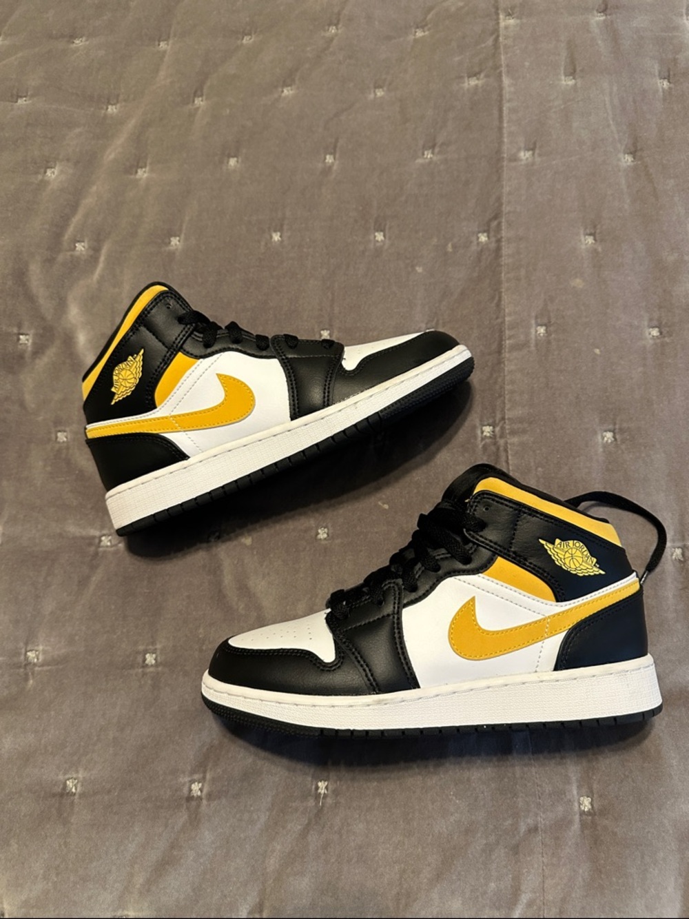 Air Jordan 1 Black & Yellow